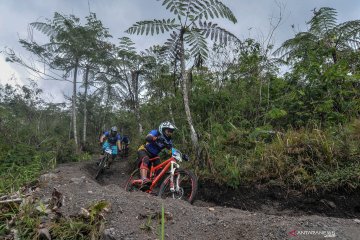 Serunya bersepeda MTB di kawasan Gunung Galunggung