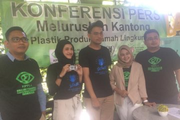 Aktivis: Produsen kantong plastik ramah lingkungan masih minim