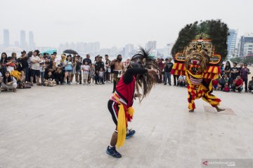 Penampilan reog di kota Busan, Korsel