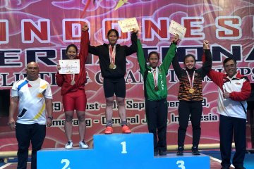 Lifter junior putri Samarinda kalahkan atlet Malaysia