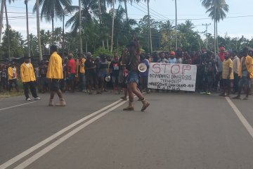 Gubernur Papua Barat imbau warga akhiri aksi demonstrasi