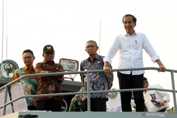 Presiden Jokowi menyusuri Sungai Kapuas