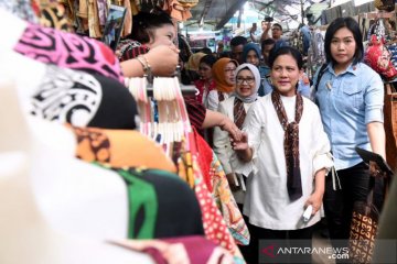 Iriana Joko Widodo kunjungi Pasar Beringharjo Yogyakarta