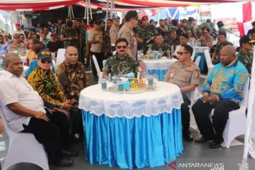 Panglima TNI dan Kapolri berlayar bersama tokoh Papua