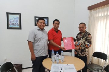 Armudji ambil formulir pendaftaran Cawawali Surabaya di PDI Perjuangan