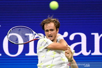 Daniil Medvedev melaju ke babak perempat final St Petersburg Open