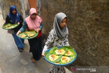 Kaum muslim Kalsel bergotong royong buat Bubur Asyura