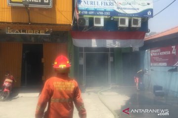 Enam armada dikerahkan padamkan kebakaran penampungan sampah Jaktim