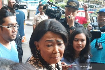 Rima Melati sedih usai jenguk Habibie