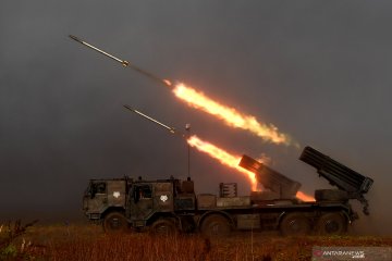 Latihan gabungan TNI Dharma Yudha di Situbondo