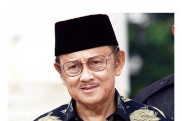 Personel Lantamal VI doa bersama untuk BJ Habibie