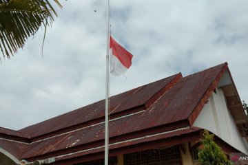 Habibie wafat, perkantoran di Jayapura naikkan bendera setengah tiang