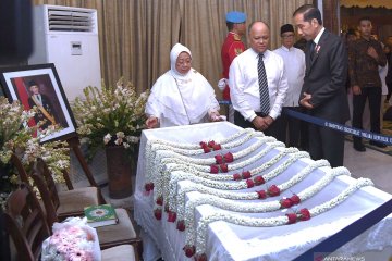 BJ Habibie wafat - Warga mulai padati TMP Kalibata