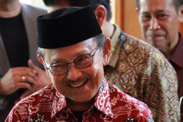 Pengamat: Habibie berjasa dorong keunggulan kompetitif produk RI