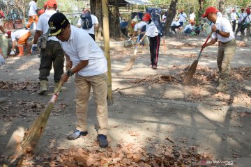 Wabup Kepulauan Seribu pimpin gerakan bersih laut dan pantai