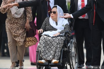 BJ Habibie wafat : Ibu Sinta Nuriyah Wahid hadiri pemakaman