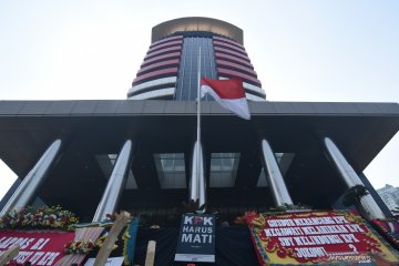 BJ Habibie wafat - Pengibaran bendera setengah tiang