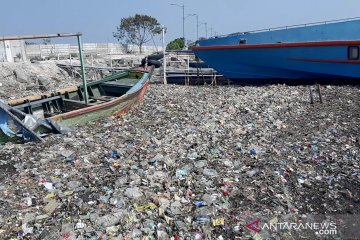 Waste4Change tangani sampah plastik dengan layanan dropbox