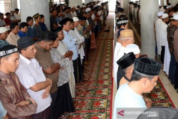 Ribuan warga di Aceh Barat shalat gaib untuk Presiden BJ Habibie