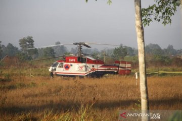 Kebakaran Hutan - Dicek, helikopter "water boombing" mendarat darurat