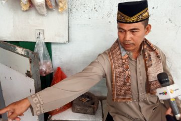 Putra Elvy Sukaesih mengamuk, konsumen nyaris kena lemparan kaca