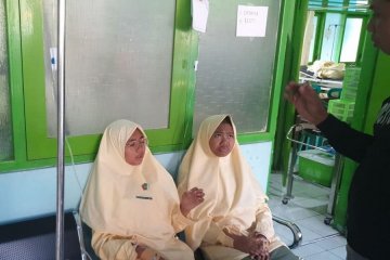 Diduga keracunan, puluhan santri di Blitar mual dan muntah