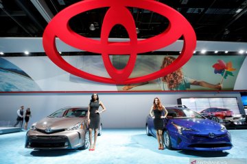 Toyota uji Prius panel surya, mobil listrik tanpa "colokan" steker