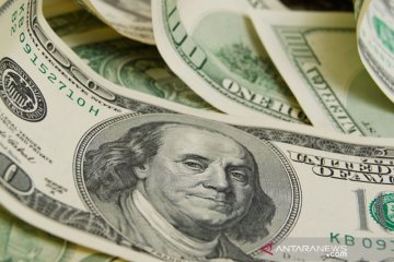 Dolar melemah jelang keputusan suku bunga Bank Sentral AS