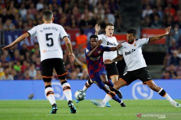 Aksi remaja 16 tahun Ansu Fati saat Barcelona kalahkan Valencia 5-2