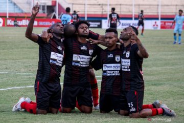 Dua gol Titus Bonai bawa Persipura kalahkan Persela