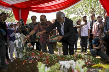 Xanana Gusmao ziarah makam BJ Habibie