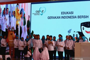 Ibu Negara sosialisasi Gerakan Indonesia Bersih ke seribuan siswa