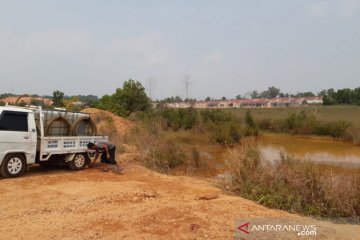 Pedagang jual air dari limbah bauksit di Tanjungpinang