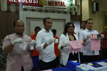 Polrestro Jakarta Selatan tangkap kurir ekstasi bentuk baru