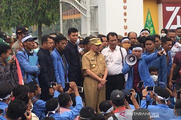 Seratusan Mahasiswa desak Gubernur Riau cabut izin pembakar hutan
