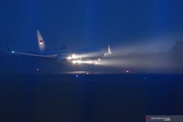 Pesawat kepresidenan mendarat di tengah kabut asap karhutla Pekanbaru
