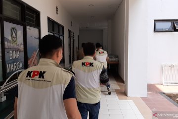 KPK amankan dokumen dari mobil dinas Kabid PUPR Kepri