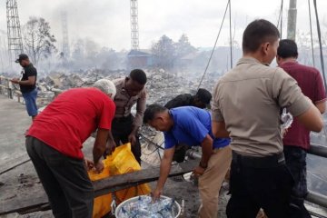 Polisi nyatakan tiga orang korban luka-luka akibat kebakaran di Asmat