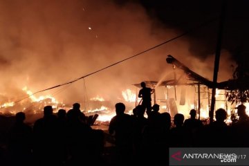 Bupati Asmat: Korban kebakaran mengungsi di masjid dan gereja