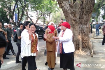 Iriana Joko Widodo kunjungi Puskesmas Palembang