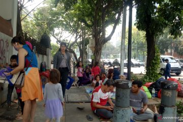 Pencari suaka Kebon Sirih diwajibkan  gulung tenda setiap pukul 6 pagi