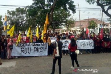 Ratusan orang di Solo menggelar aksi dukung RUU-PKS