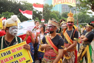 Massa berkostum wayang gelar aksi dukung KPK