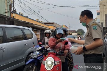 Pemkab Belitung bagikan 20.000 masker ke pengendara