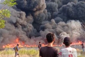 Lapak bijih plastik di Kamal terbakar