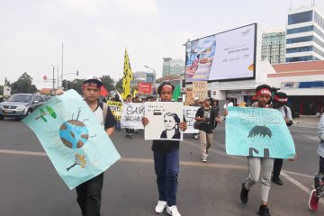 Kaum muda peserta aksi iklim desak pemerintah kekang perubahan iklim