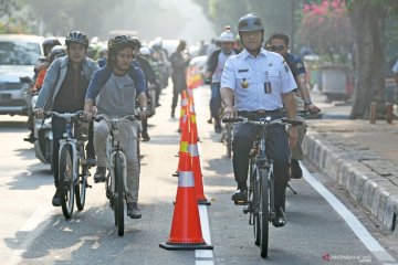 Anies Baswedan mencoba jalur khusus sepeda di ibu kota