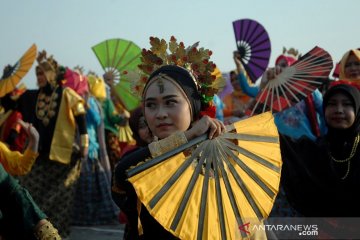 Menari Pakkarena massal