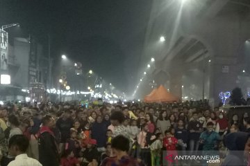 Asap tak surutkan ribuan orang datang ke Pedestrian Sudirman