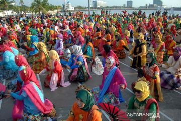 Menari Pakkarena massal